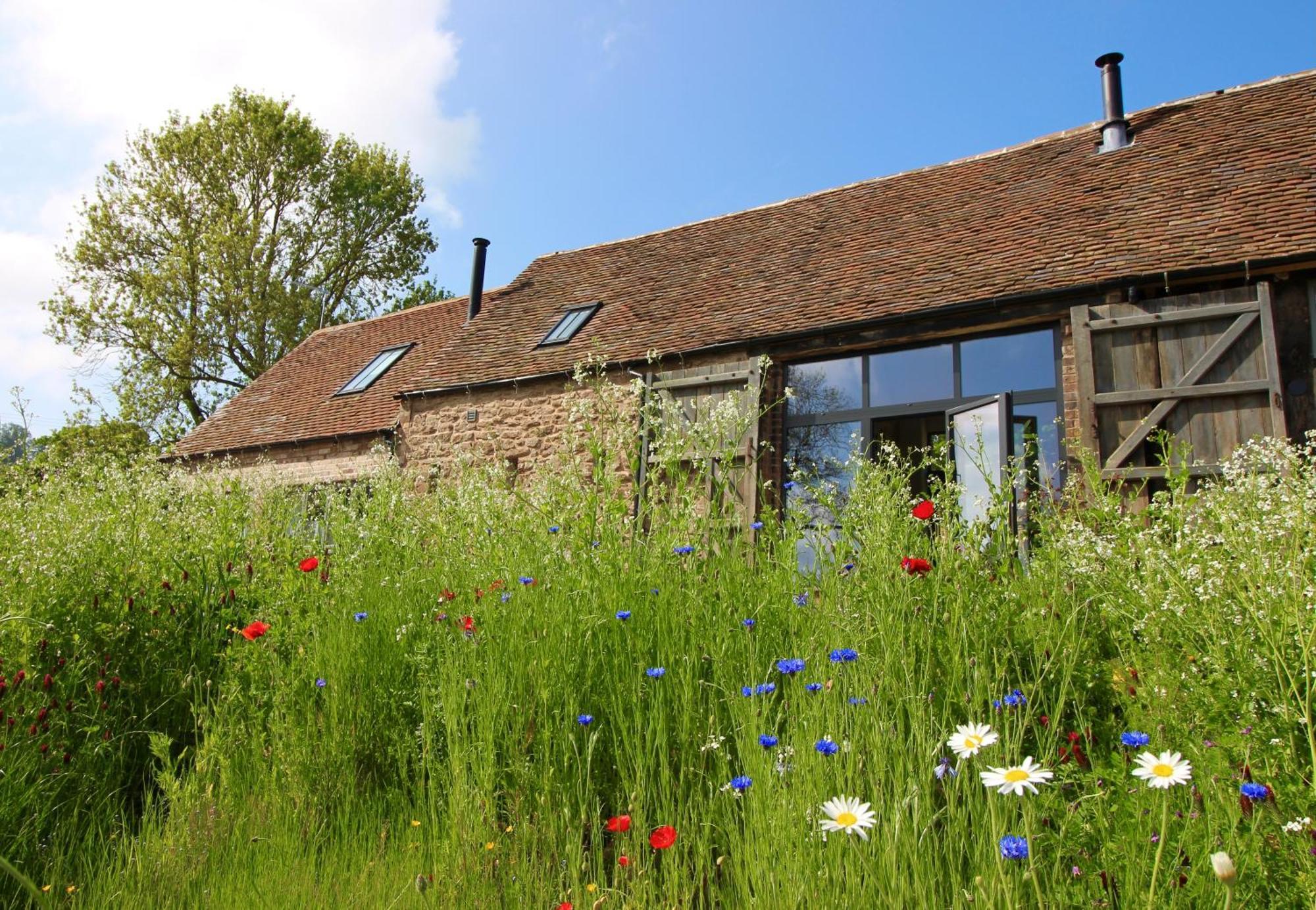The Cart House - Beautiful Contemporary Barn - Hot Tub Lejlighed Bridgnorth Eksteriør billede