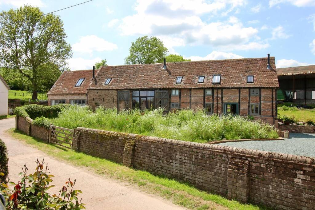 The Cart House - Beautiful Contemporary Barn - Hot Tub Lejlighed Bridgnorth Eksteriør billede