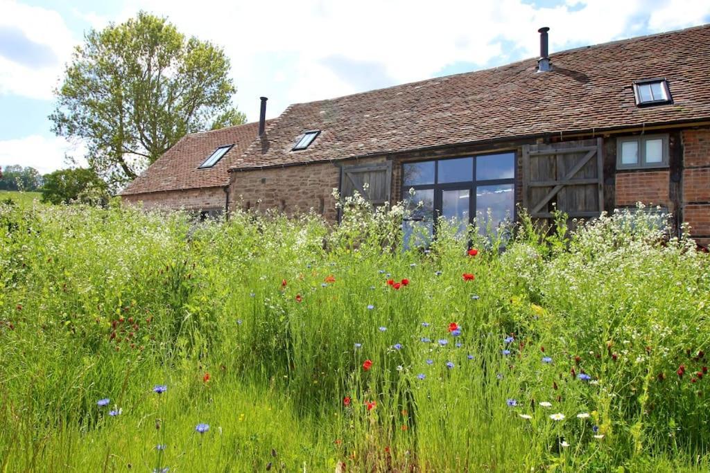 The Cart House - Beautiful Contemporary Barn - Hot Tub Lejlighed Bridgnorth Eksteriør billede