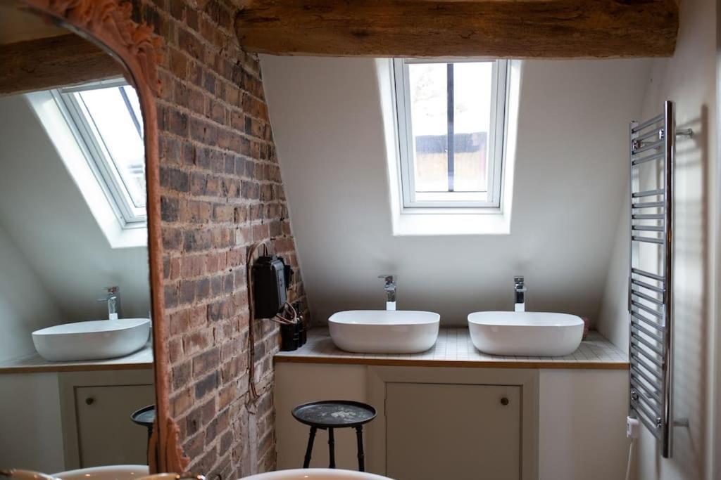 The Cart House - Beautiful Contemporary Barn - Hot Tub Lejlighed Bridgnorth Eksteriør billede