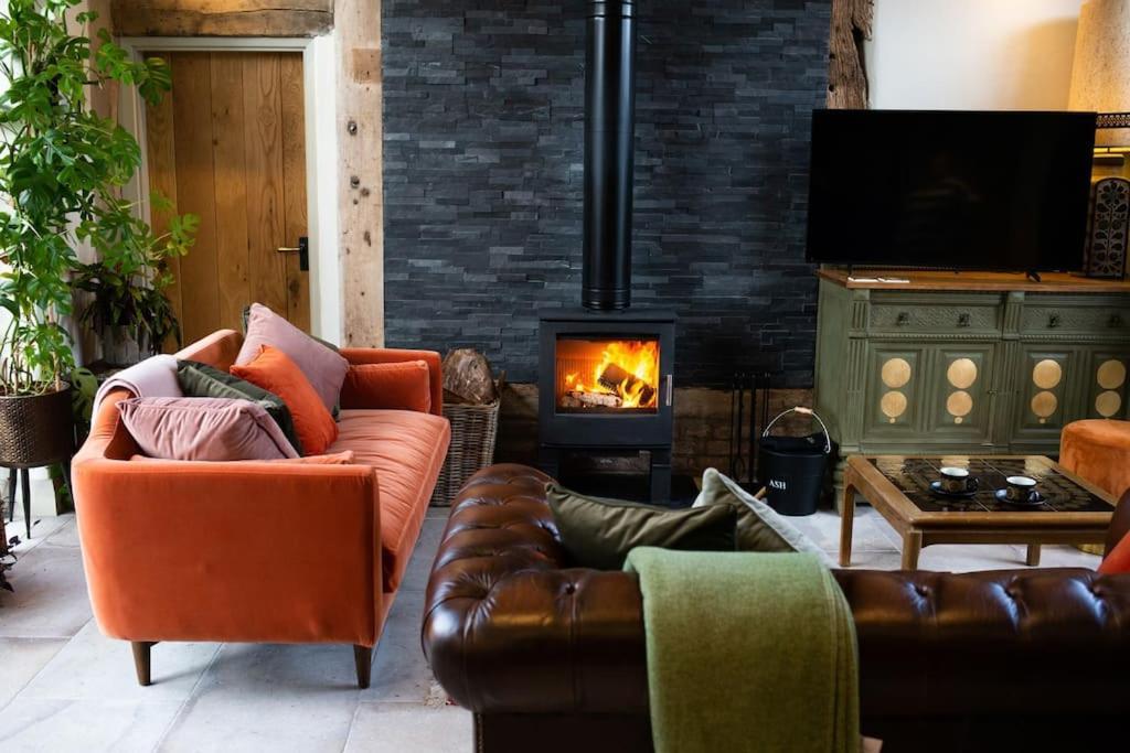 The Cart House - Beautiful Contemporary Barn - Hot Tub Lejlighed Bridgnorth Eksteriør billede