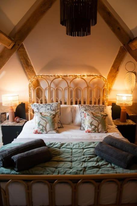 The Cart House - Beautiful Contemporary Barn - Hot Tub Lejlighed Bridgnorth Eksteriør billede