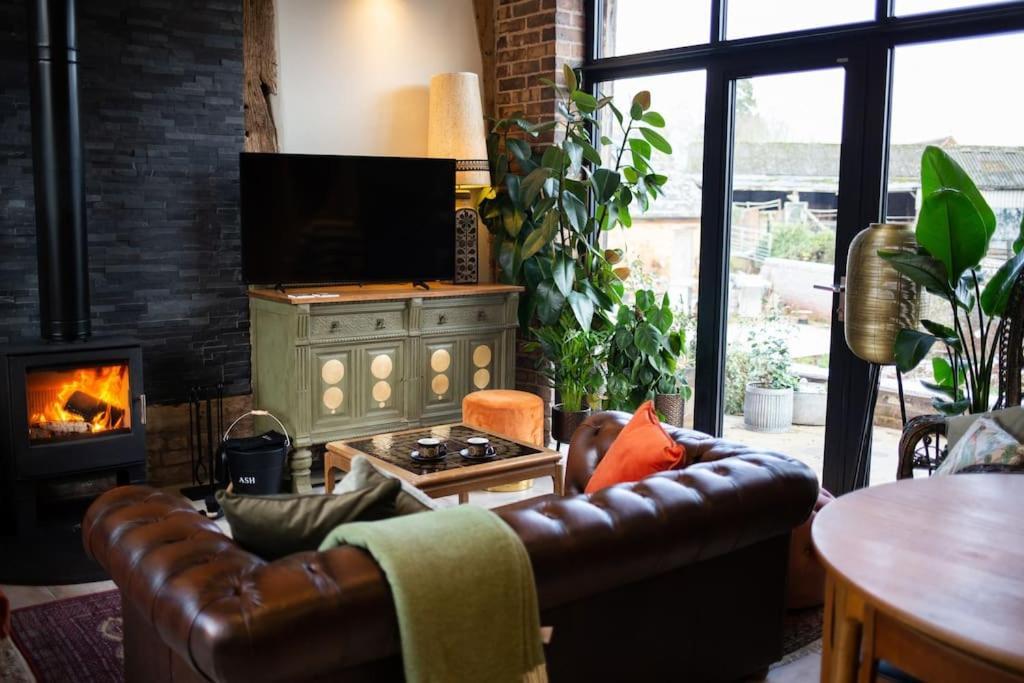 The Cart House - Beautiful Contemporary Barn - Hot Tub Lejlighed Bridgnorth Eksteriør billede