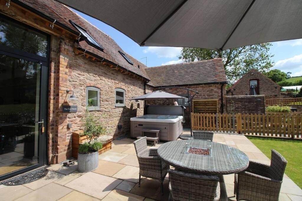 The Cart House - Beautiful Contemporary Barn - Hot Tub Lejlighed Bridgnorth Eksteriør billede
